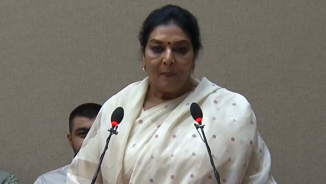 రాజ్యసభ సభ్యురాలిగా రేణుక ప్రమాణ స్వీకారం