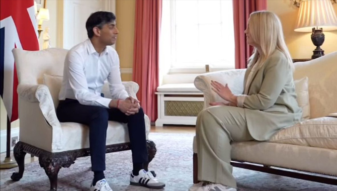 ఫ్యాషన్ ప్రియులకు సారి చెప్పిన రిషి సునాక్… ఎందుకో తెలుసా? ఫ్యాషన్ ప్రియులకు సారి చెప్పిన రిషి సునాక్… ఎందుకో తెలుసా?