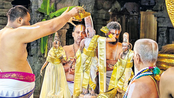శ్రీవారి ఆలయంలో వైభవంగా ..శ్రీరామనవమి ఆస్థానం