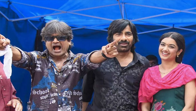 Mr బచ్చన్ ఉత్తర ప్రదేశ్ షెడ్యూల్ ముగించుకుని అయోధ్య రామమందిరాన్ని సందర్శించిన దర్శకుడు & టీం