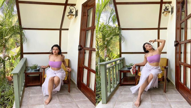 థై స్లిట్ డ్రెస్‌లో కేతిక అందాలు