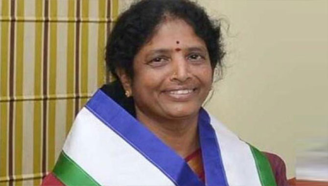 పిఠాపురంలో వంగా గీత సైలెంట్ గేమ్.. పిఠాపురంలో వంగా గీత సైలెంట్ గేమ్..