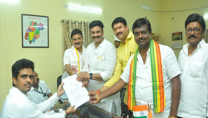 ఉండిలో రఘురామరాజు నామినేషన్