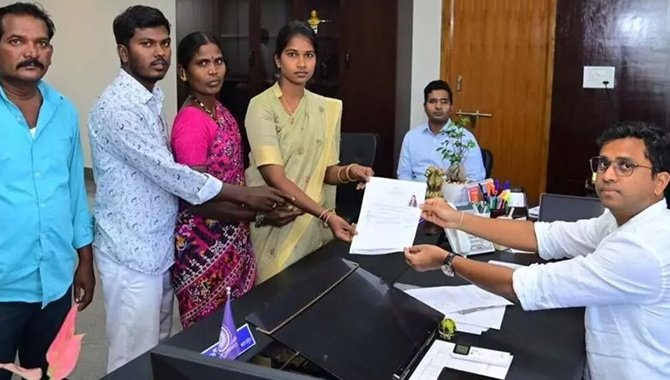 మరోసారి ఎన్నికల బరిలో బర్రెలక్క