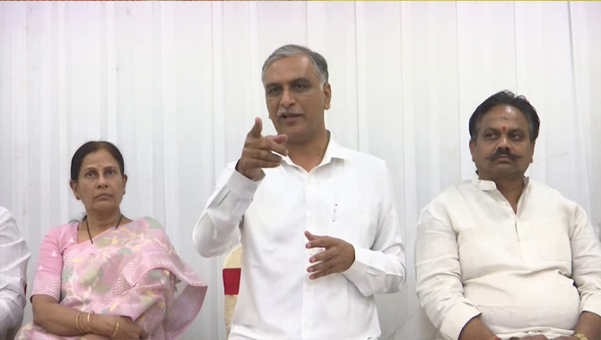 బీఆర్ఎస్ అంటే కాంగ్రెస్ కు ఎందుకంత భయం? : హరీశ్ రావు