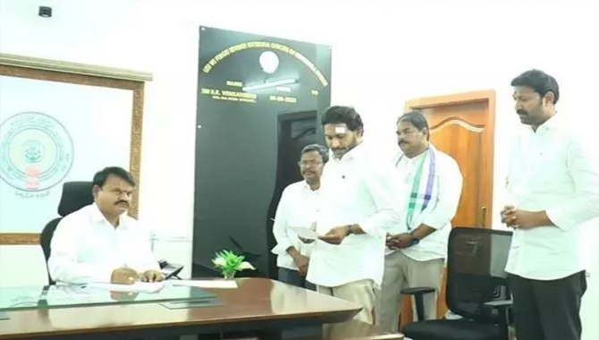 ప్రశాంతంగా ముగిసిన జగన్ నామినేషన్..