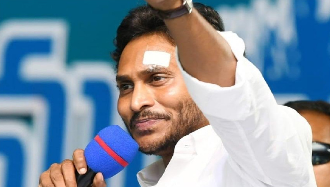 బురద చల్లేందుకు ఇద్దరు చెల్లెమ్మలను పంపారు..జగన్..