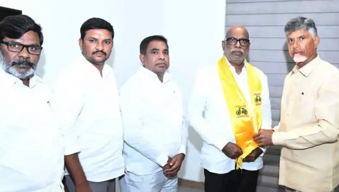 టీడీపీలో చేరిన డొక్కా మాణిక్యవరప్రసాద్