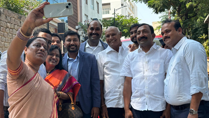 మంత్రి కొండా సురేఖతో టిటిఎ నాయకులు మంత్రి కొండా సురేఖతో టిటిఎ నాయకులు