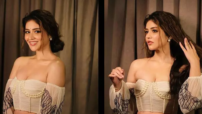 స్లీవ్ లెస్ బ్లౌజ్‌లో ప్రియాంక స్ట‌న్నింగ్ లుక్స్