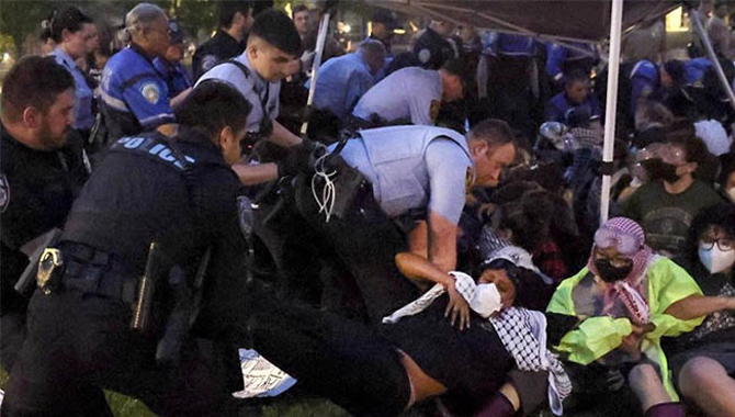 అమెరికాలో 900 మందికిపైగా… విద్యార్థుల అరెస్టు అమెరికాలో 900 మందికిపైగా… విద్యార్థుల అరెస్టు