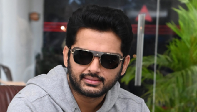 నితిన్ భుజాల మీద భారీ భారం