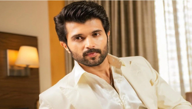 సీమ యాస‌లో డైలాగ్స్ చెప్ప‌నున్న రౌడీ హీరో