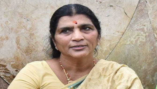 బాబు, బాలకృష్ణ ను టార్గెట్ చేసిన లక్ష్మీపార్వతి..