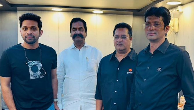 టీకేఆర్ కాలేజీ ఫెస్ట్ లో ఉర్రూతలూగించిన ప్రముఖ సింగర్ కార్తీక్ లైవ్ ఇన్ కన్సార్ట్