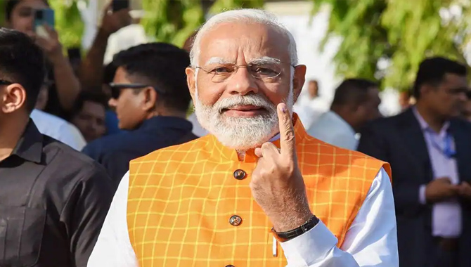 ఓటు హక్కు వినియోగించుకున్న ప్రధాని మోదీ