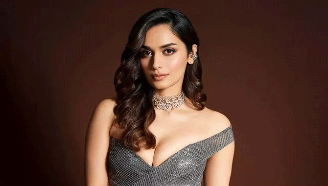 చూపుల‌తోనే మ‌త్తెక్కిస్తున్న మానుషి