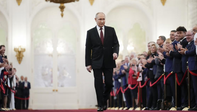 ఘనంగా పుతిన్ ప్రమాణ స్వీకారం.. అయిదోసారి బాధ్యతల స్వీకరణ