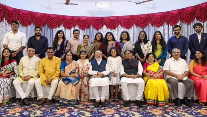 ప్రధాని మోదీతో పీవీ కుటుంబ సభ్యుల భేటీ