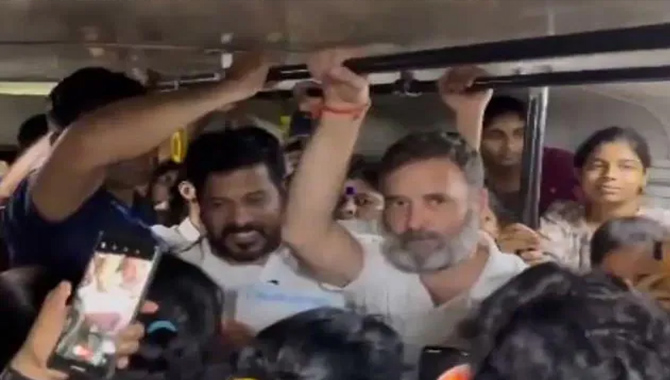బస్సులో ప్రయాణిస్తూ వినూత్నంగా ప్రచారం నిర్వహించిన రేవంత్ రెడ్డి, రాహుల్ గాంధీ..