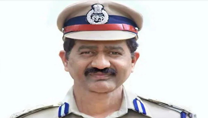 ఫోన్ ట్యాపింగ్ కేసు లో కీలక నిందితుడు ప్రభాకర్ రావు పై అరెస్ట్ వారెంట్ జారీ..
