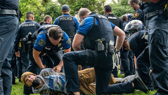 అమెరికా విశ్వవిద్యాలయాల్లో నిరసనలు.. మరో 40 మందిని