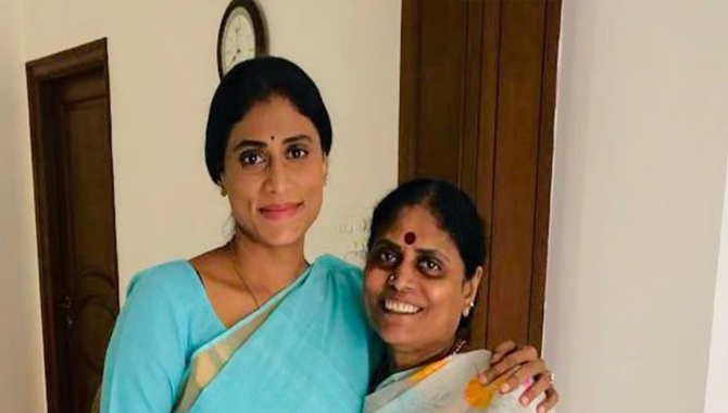 అమెరికా నుంచి వైఎస్ విజయమ్మ కీలక ప్రకటన.. నా కుమార్తె షర్మిలను