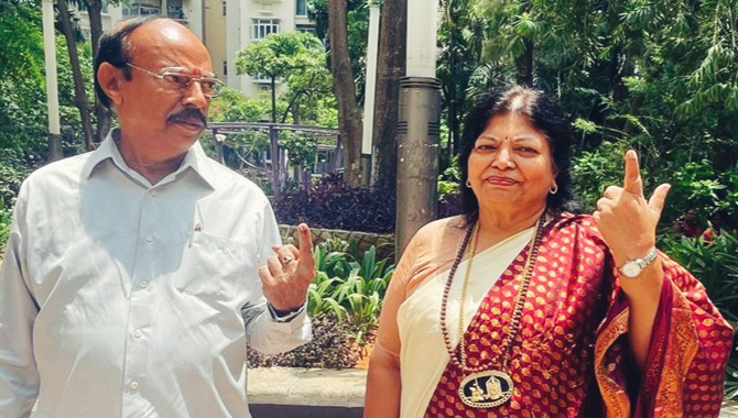 వోటు హక్కును వినియోగించుకున్న శోభా రాజు 