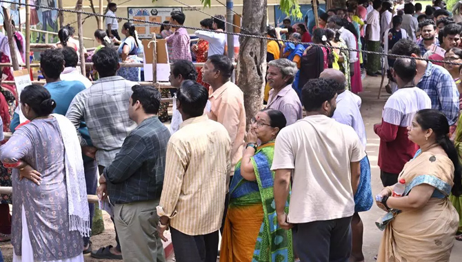 కసిగా ఓట్లు వేసిన ఓటర్లు.. ఆంధ్రాలో భారీగా నమోదైన ఓటింగ్ శాతం..