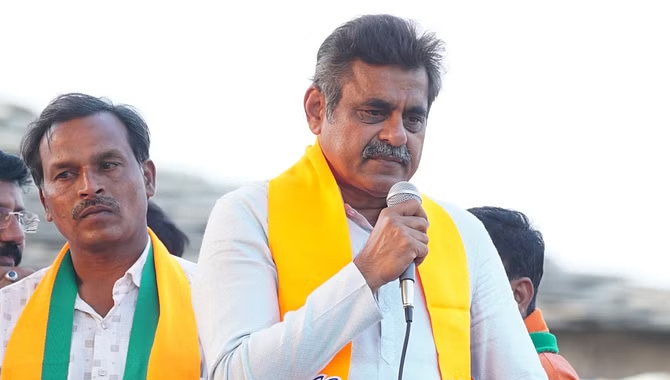 కాంగ్రెస్ సర్కార్ బాధ్యతారాహిత్యంగా వ్యవహరిస్తోంది: కొండా విశ్వేశ్వర్ రెడ్డి