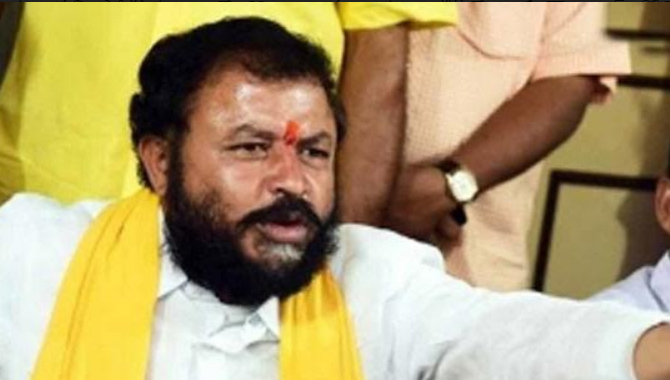 పరారీలో టీడీపీ దెందులూరు నియోజకవర్గ అభ్యర్థి.. తీవ్రంగా గాలిస్తున్న పోలీసులు..