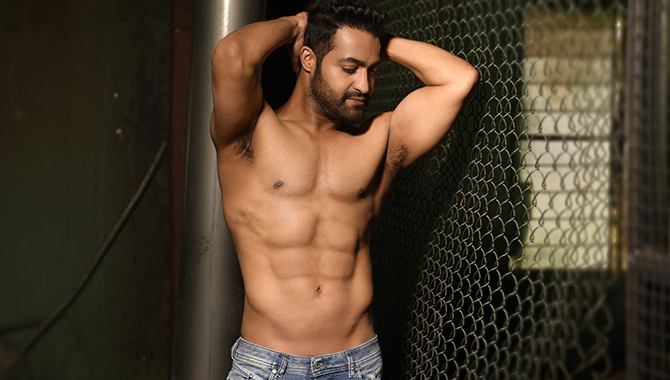 మ‌రోసారి సిక్స్ ప్యాక్ లో ఎన్టీఆర్