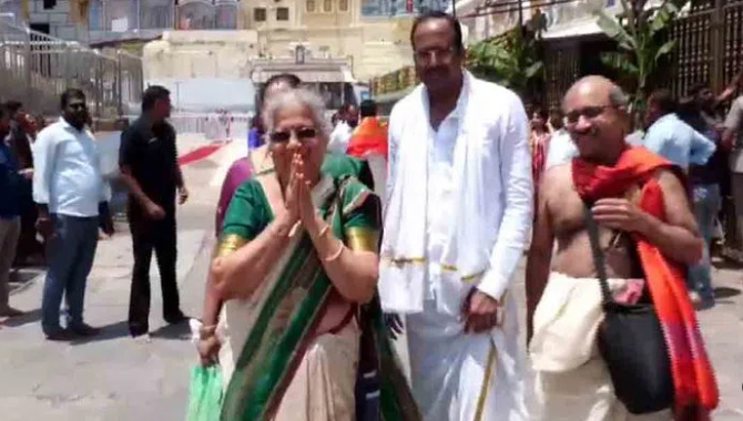 తిరుమల శ్రీవారిని దర్శించున్న రాజ్యసభ ఎంపీ సుధామూర్తి