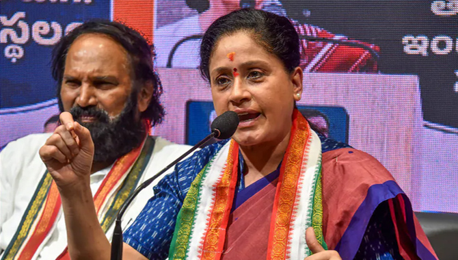 పార్టీ మారడంపై క్లారిటీ ఇచ్చిన విజయశాంతి