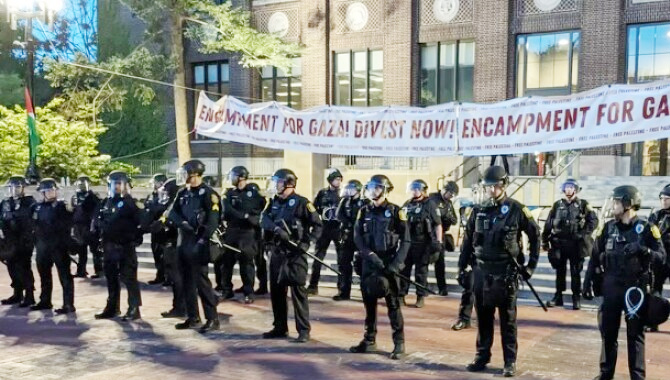 మిషిగన్ యూనివర్సిటీలోకి పోలీసులు మిషిగన్ యూనివర్సిటీలోకి పోలీసులు