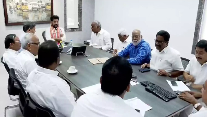 సీఎం రేవంత్ రెడ్డితో సీపీఐ, సీపీఎం, టీజేఎస్ నేతల భేటీ