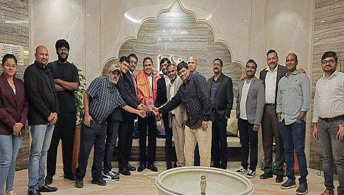 తానా మాజీ అధ్యక్షులు అంజయ్య చౌదరి లావు గారితో యూఏఈ తెలుగు అసోసియేషన్ వారి ఆత్మీయ సమ్మేళనం తానా మాజీ అధ్యక్షులు అంజయ్య చౌదరి లావు గారితో యూఏఈ తెలుగు అసోసియేషన్ వారి ఆత్మీయ సమ్మేళనం