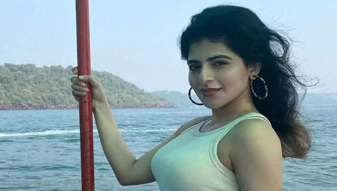 సీనియ‌ర్ల‌తో రొమాన్స్ కు సై అంటున్న స్పై హీరోయిన్