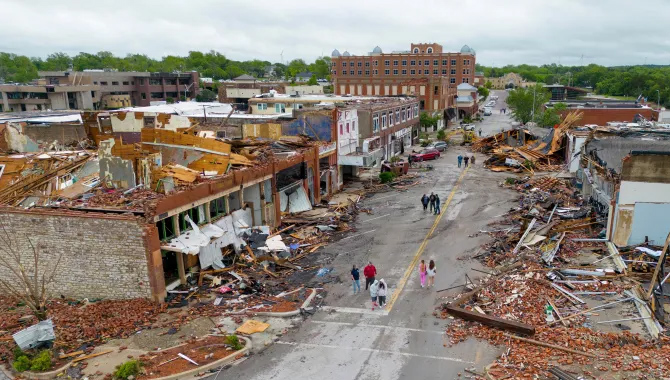 అమెరికాలో టోర్నడోల బీభత్సం అమెరికాలో టోర్నడోల బీభత్సం