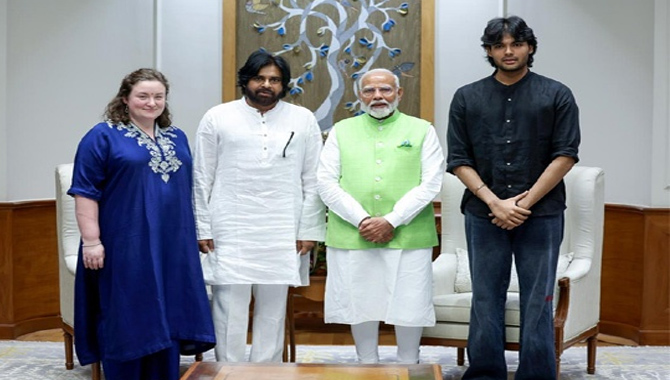 ప్రధాని మోదీతో పవన్.. అకీరాను