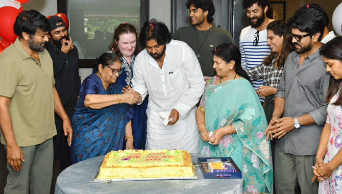 చిరంజీవిని కలిసిన పవన్ కల్యాణ్ … ఘనంగా స్వాగతం