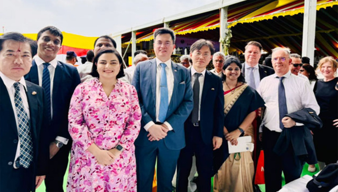 చంద్రబాబు ప్రమాణస్వీకారానికి హాజరైన విదేశీ ప్రతినిధులు