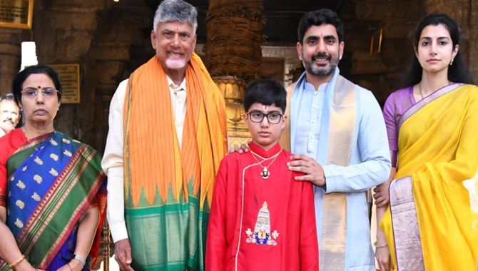 తిరుమల శ్రీవారి సేవలో సీఎం చంద్రబాబు కుటుంబం