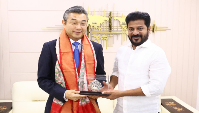 సీఎం రేవంత్ రెడ్డితో జపాన్ రాయబారి భేటీ