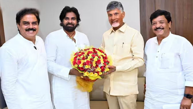 సీఎం చంద్రబాబుతో పవన్ కల్యాణ్ భేటీ