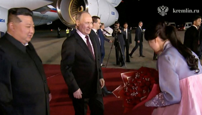 24 ఏళ్ల తరువాత తొలిసారిగా… ఉత్తర కొరియాకు చేరిన పుతిన్ 24 ఏళ్ల తరువాత తొలిసారిగా… ఉత్తర కొరియాకు చేరిన పుతిన్