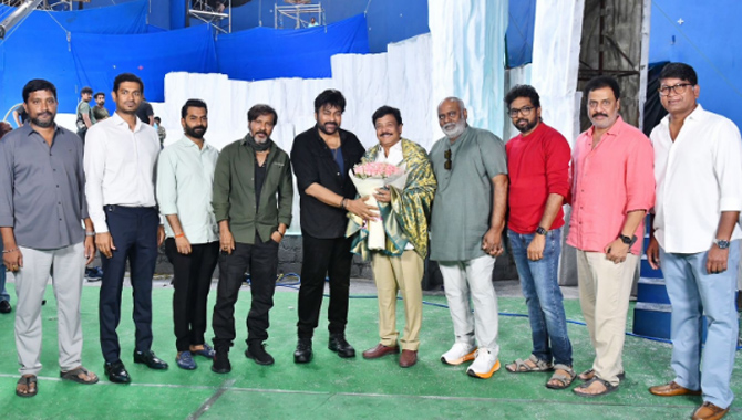 విశ్వంభర సెట్స్ లో ఏపీ సినిమాటోగ్రఫీ మంత్రి కందుల దుర్గేష్‌