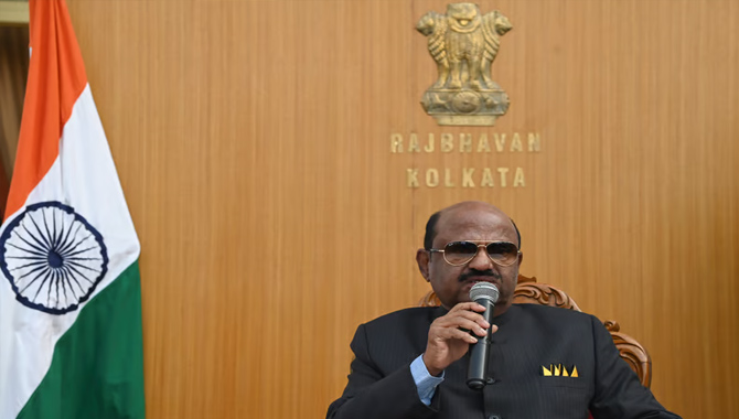 బెంగాల్ గవర్నర్ సంచలన వ్యాఖ్యలు … రాజ్ భవన్ లో నాకు