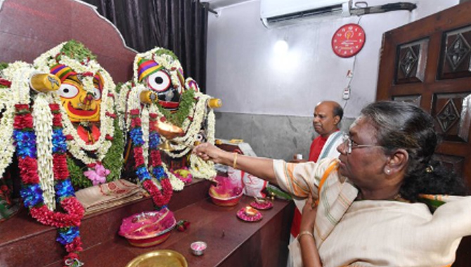 జగన్నాథ్ మందిర్ లో రాష్ట్రపతి ప్రత్యేక పూజలు