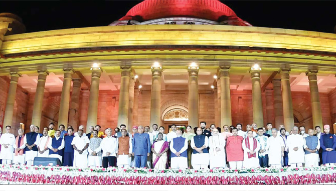 భారత ప్రధానిగా నరేంద్రమోదీ, మంత్రివర్గ ప్రమాణ స్వీకారం